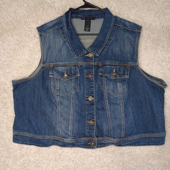 Lane Bryant Cropped Button-Down Denim Vest Women's Plus Size 26 Stretch Pockets - Picture 2 of 13